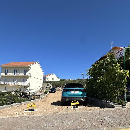 Primosten Apartments エクステリア 写真