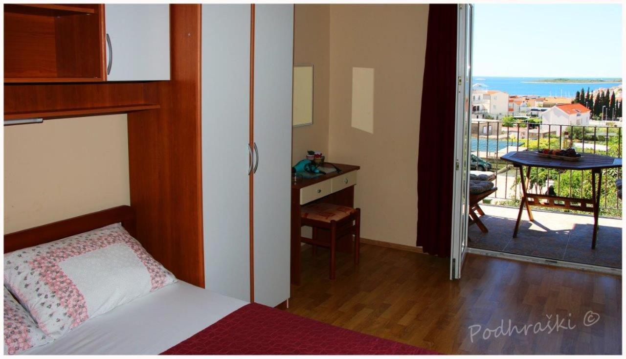 Primosten Apartments エクステリア 写真