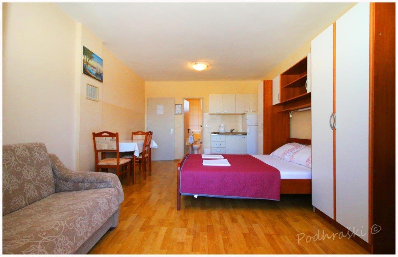 Primosten Apartments エクステリア 写真