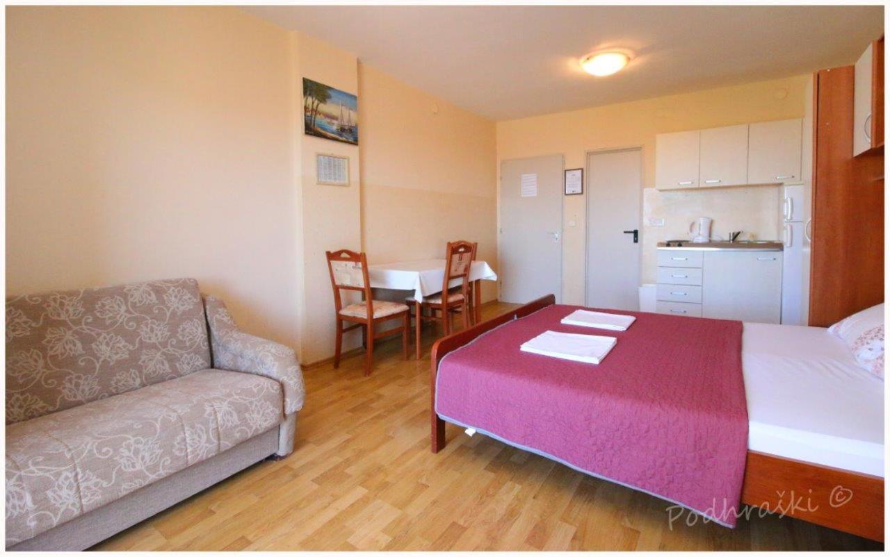 Primosten Apartments エクステリア 写真