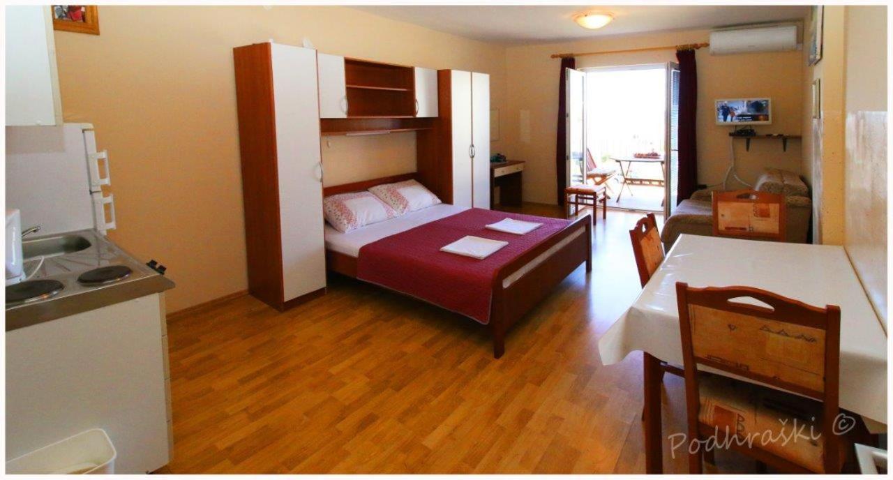 Primosten Apartments エクステリア 写真