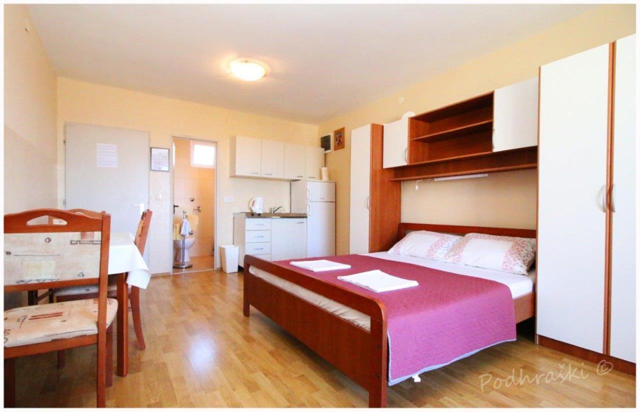 Primosten Apartments エクステリア 写真
