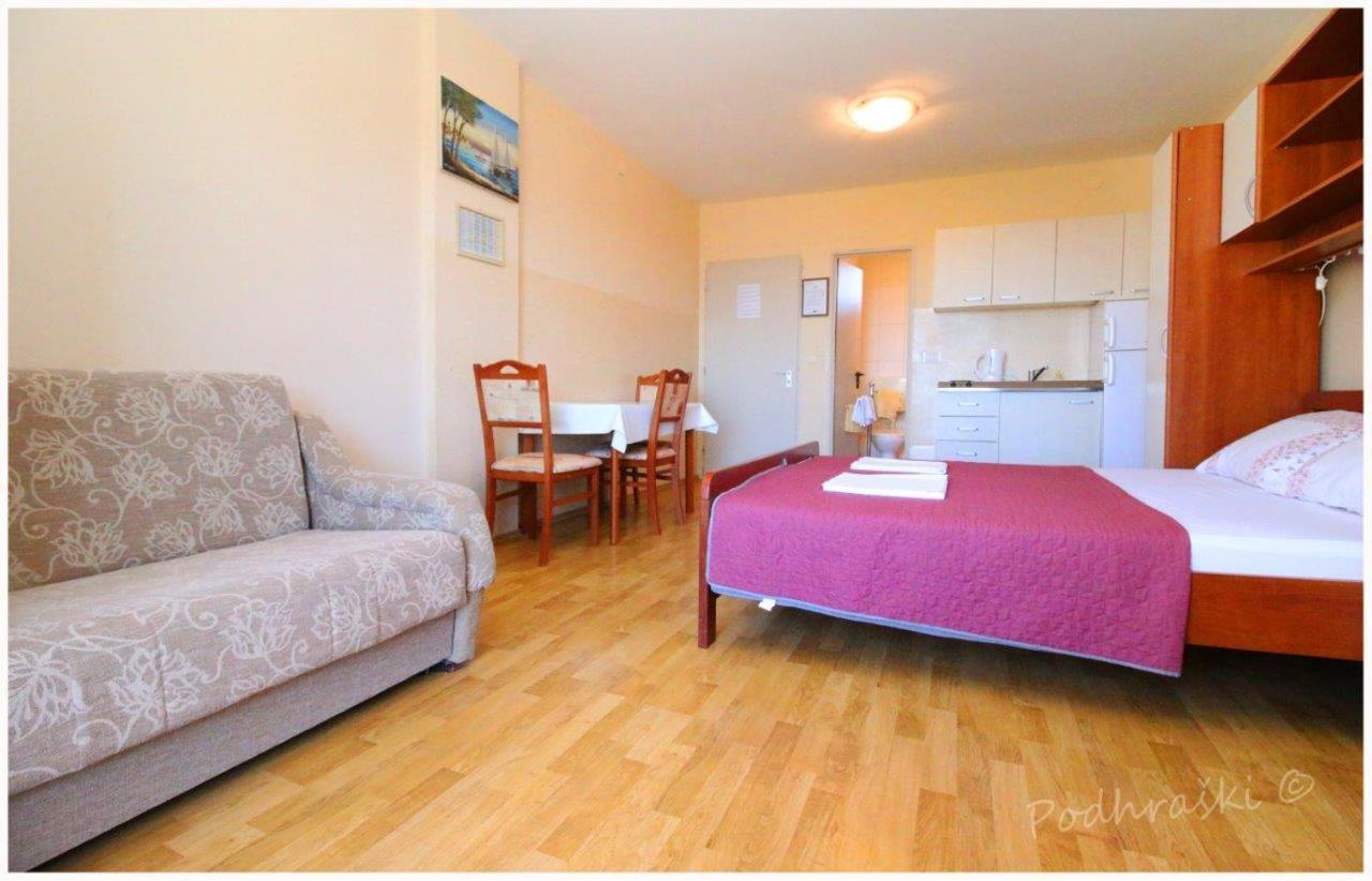Primosten Apartments エクステリア 写真