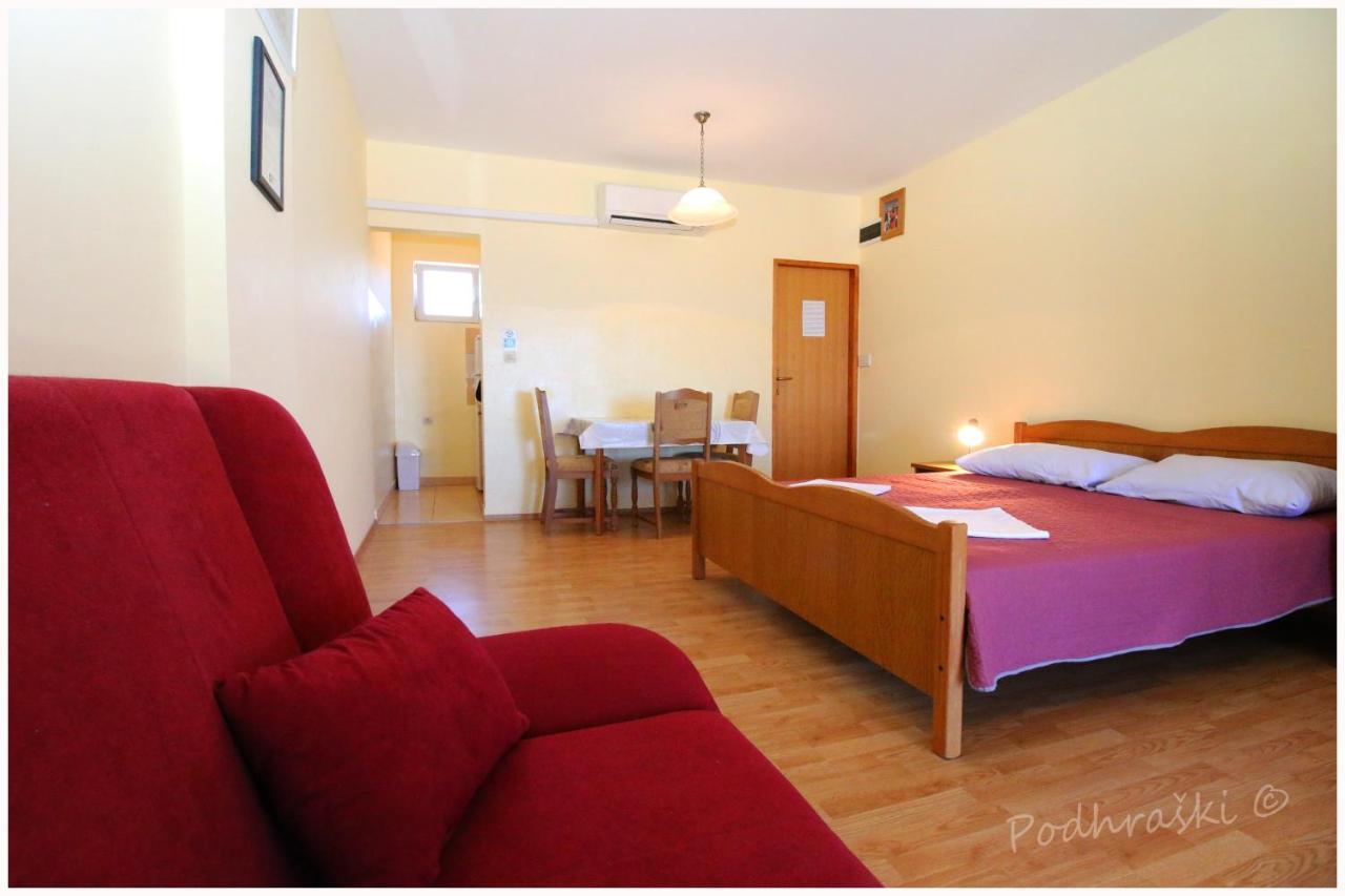 Primosten Apartments エクステリア 写真