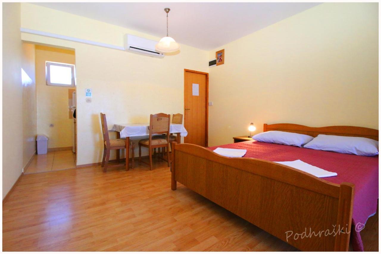 Primosten Apartments エクステリア 写真