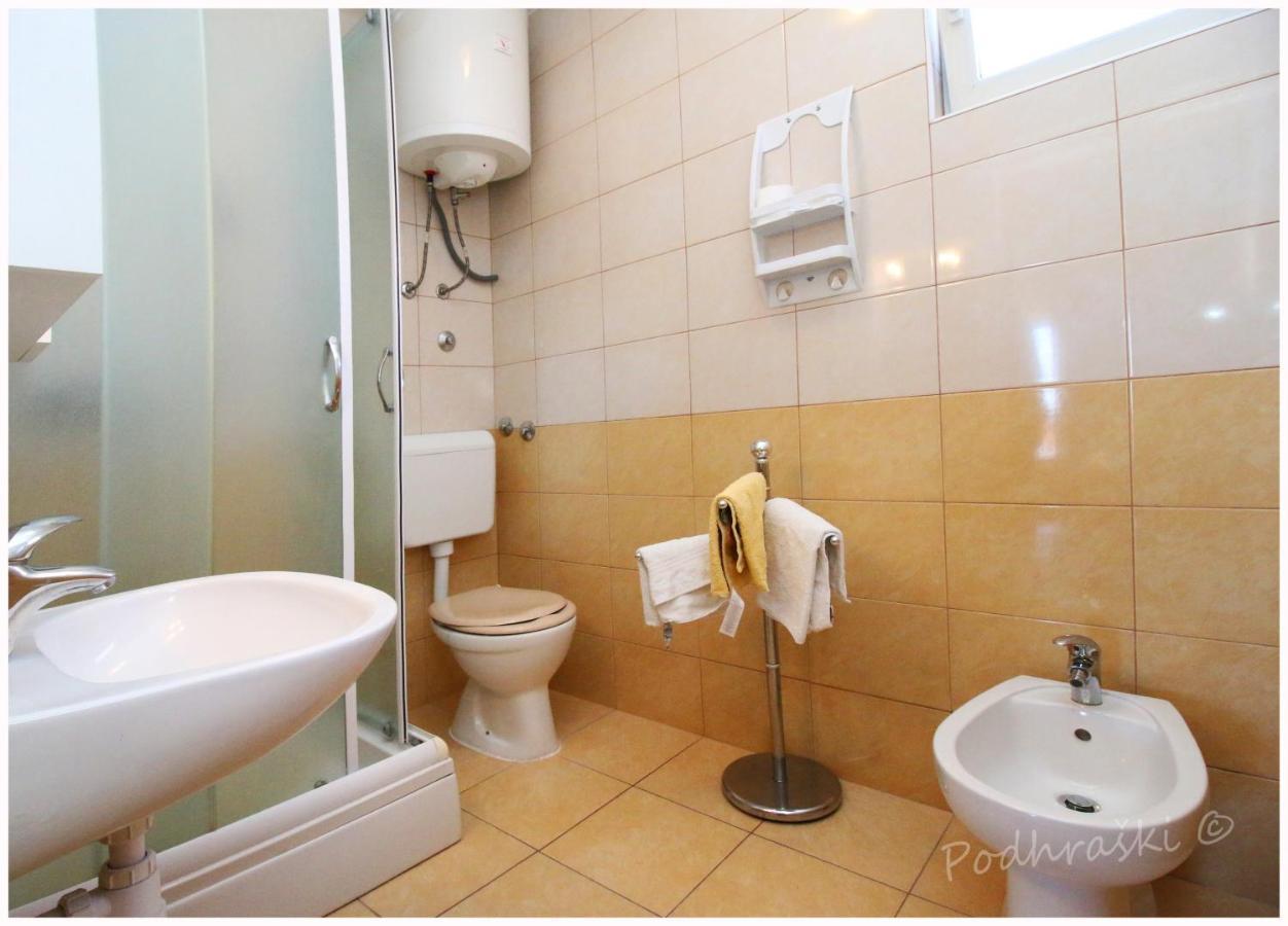 Primosten Apartments エクステリア 写真