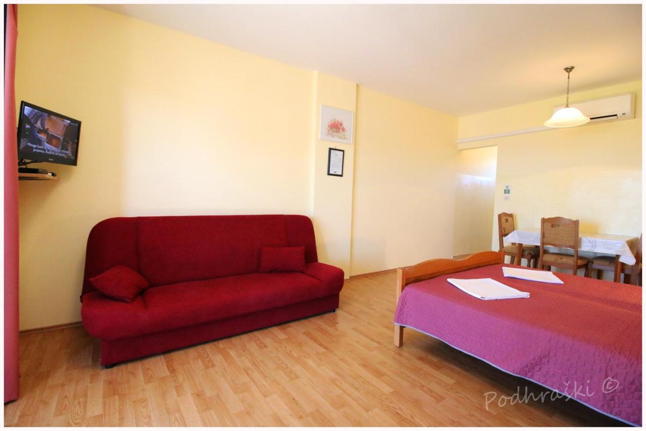 Primosten Apartments エクステリア 写真