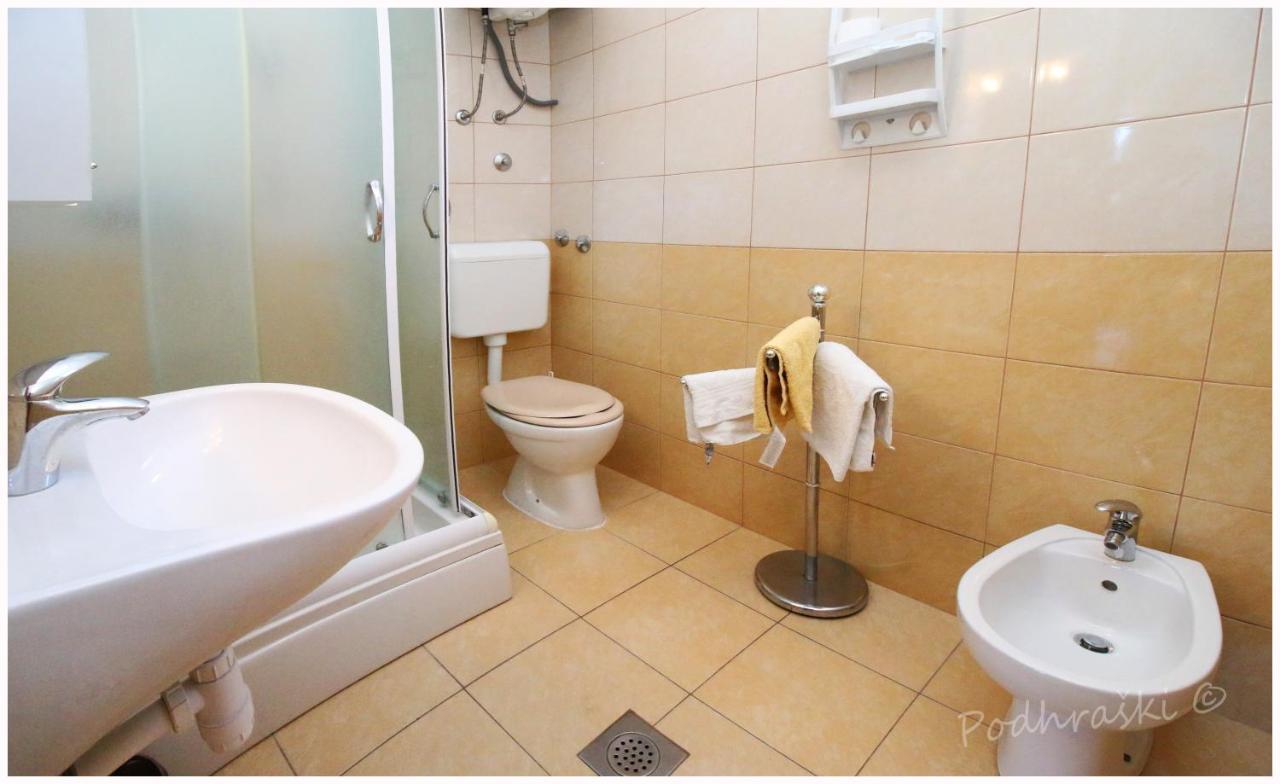 Primosten Apartments エクステリア 写真